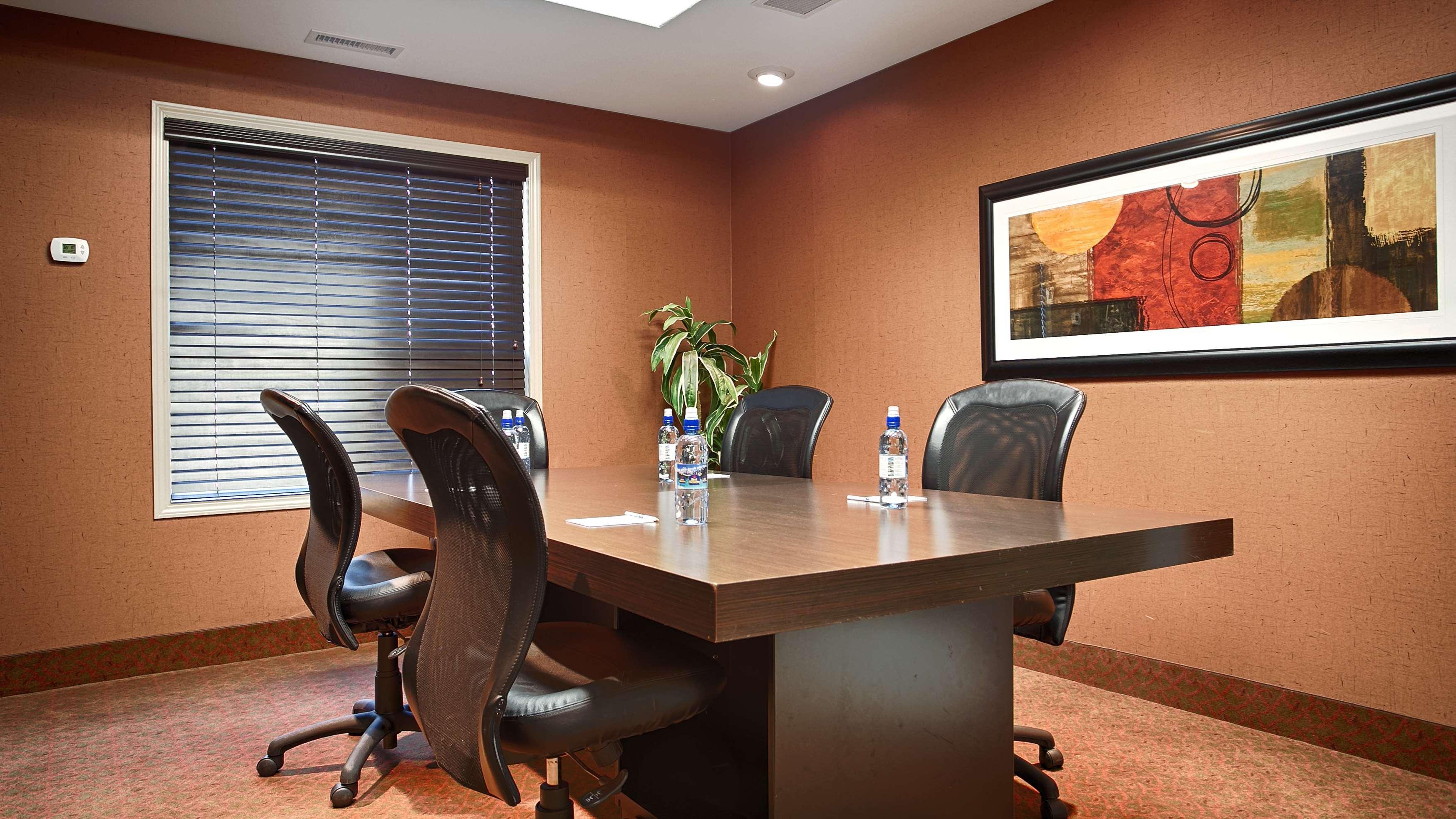 Best Western Wainwright Inn & Suites Экстерьер фото