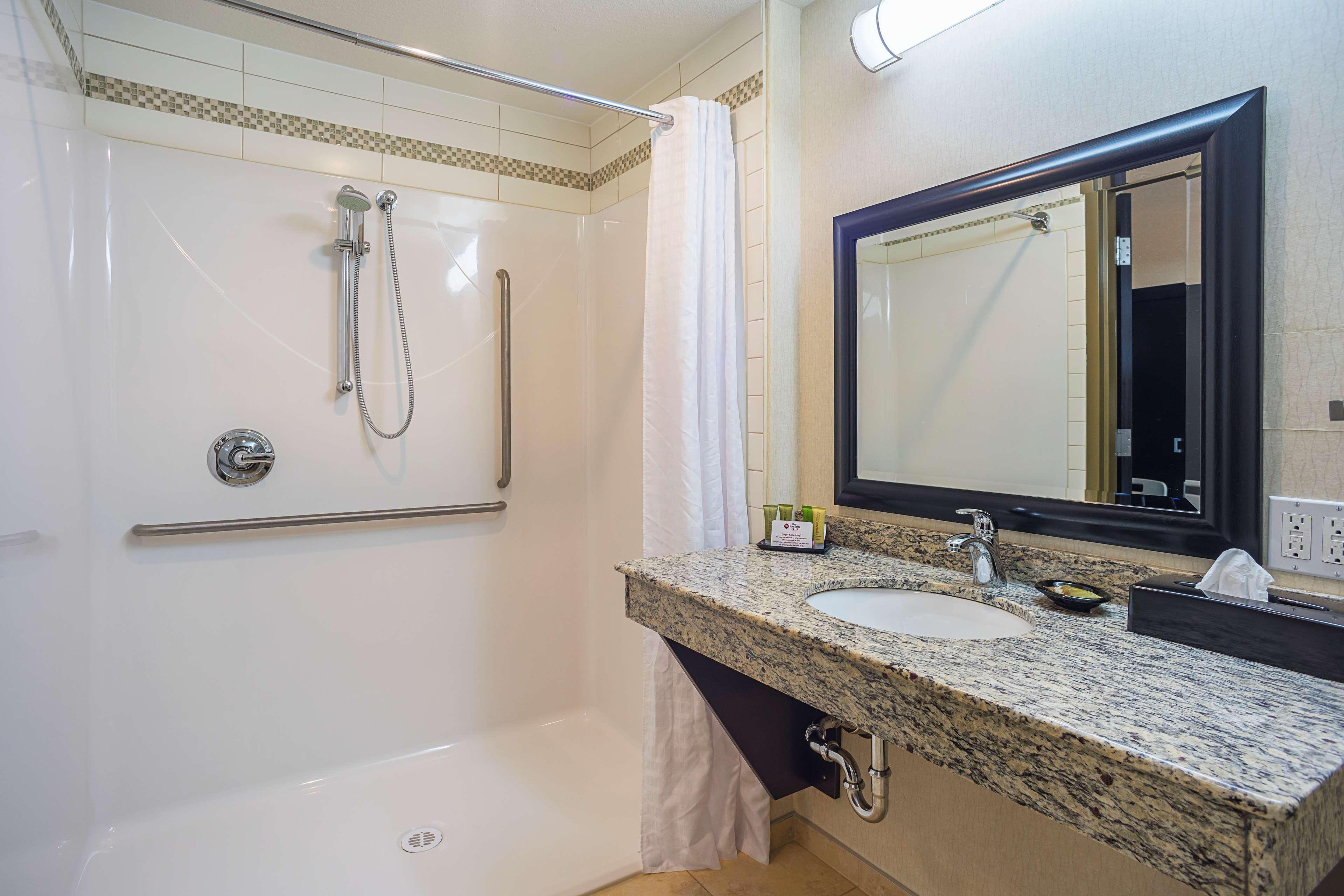 Best Western Wainwright Inn & Suites Экстерьер фото