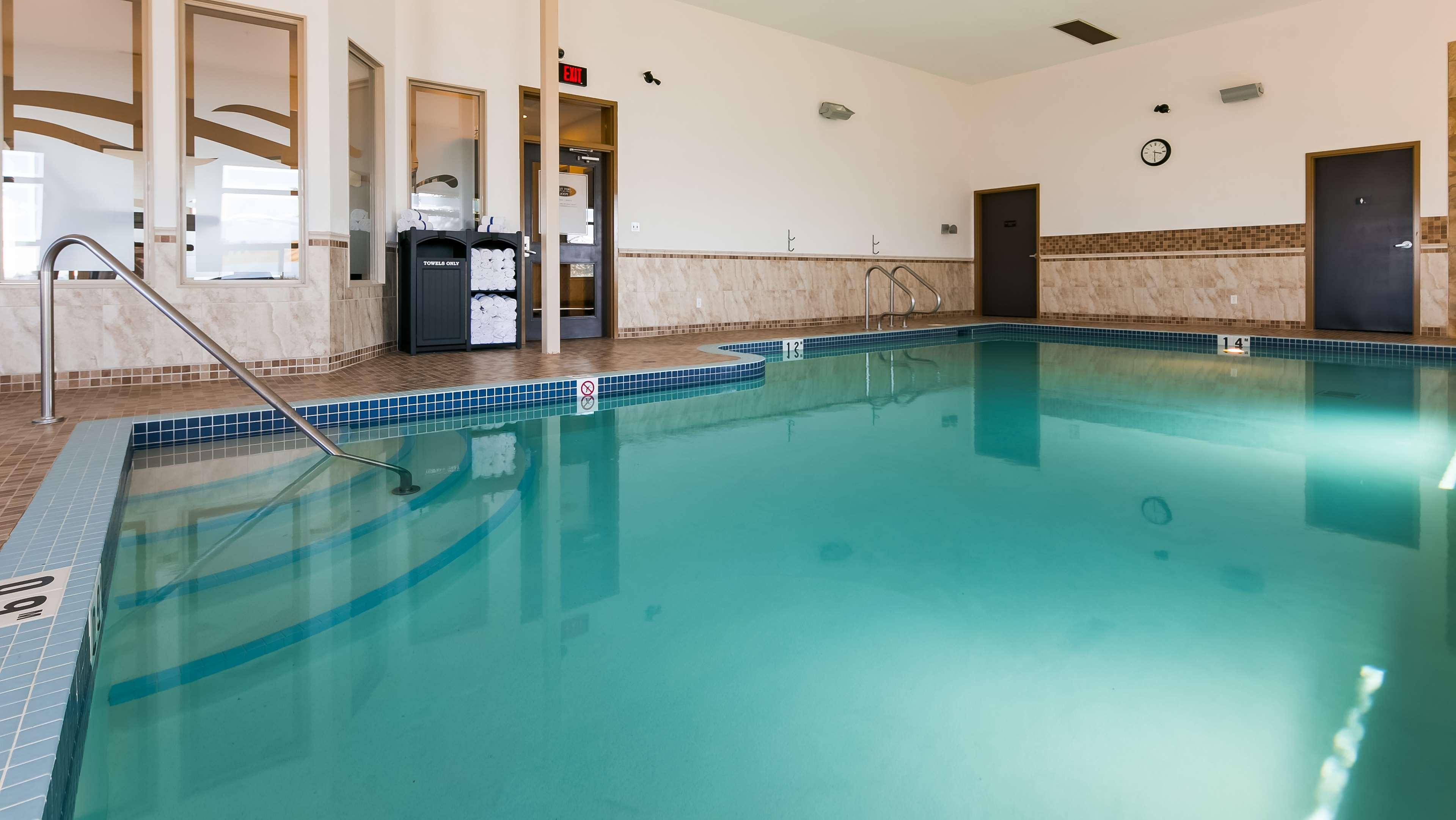 Best Western Wainwright Inn & Suites Экстерьер фото
