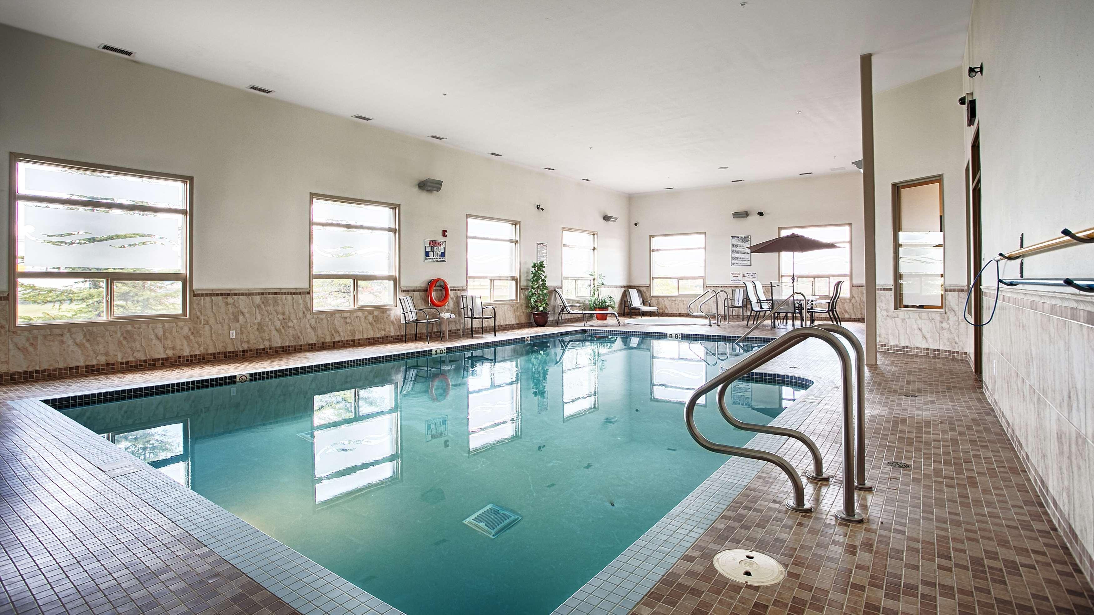 Best Western Wainwright Inn & Suites Экстерьер фото