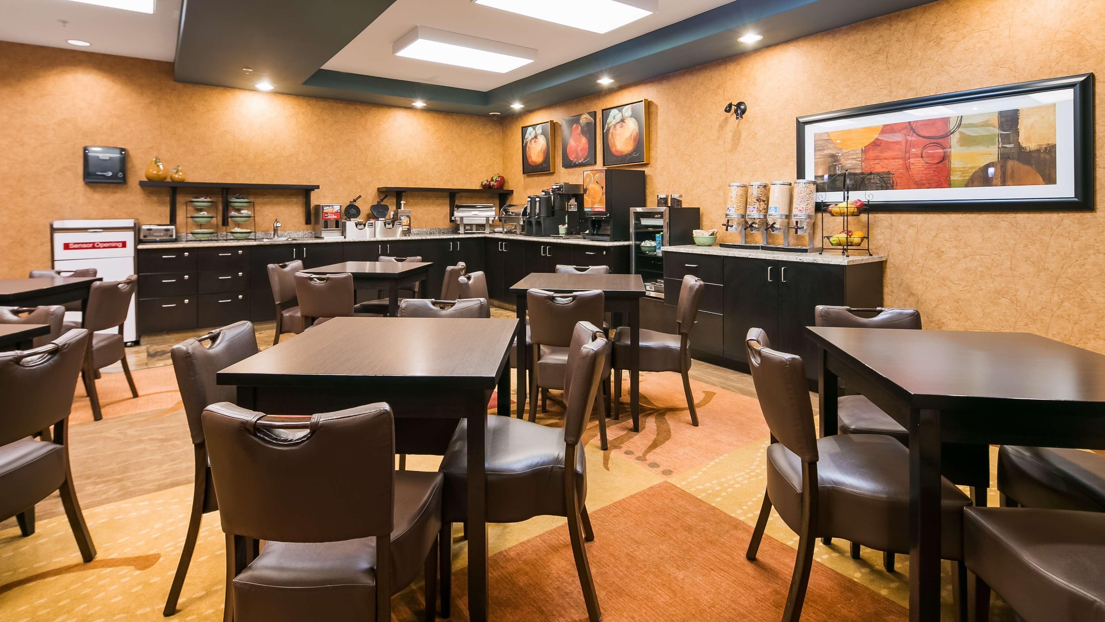 Best Western Wainwright Inn & Suites Экстерьер фото