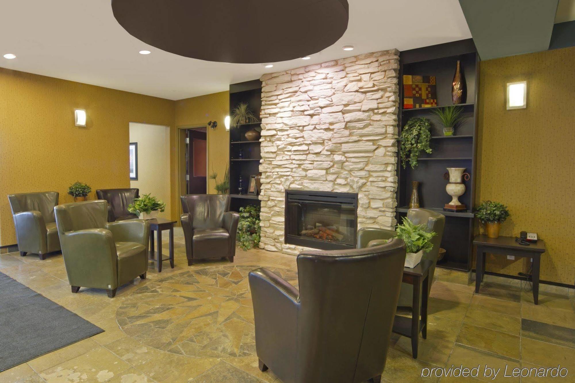 Best Western Wainwright Inn & Suites Интерьер фото