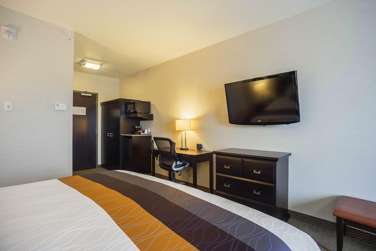 Best Western Wainwright Inn & Suites Экстерьер фото